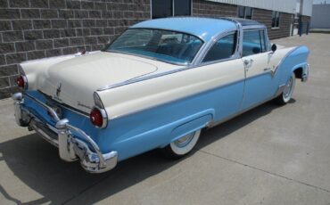 Ford-Crown-Victoria-Skyliner-Glasstop-1955-8