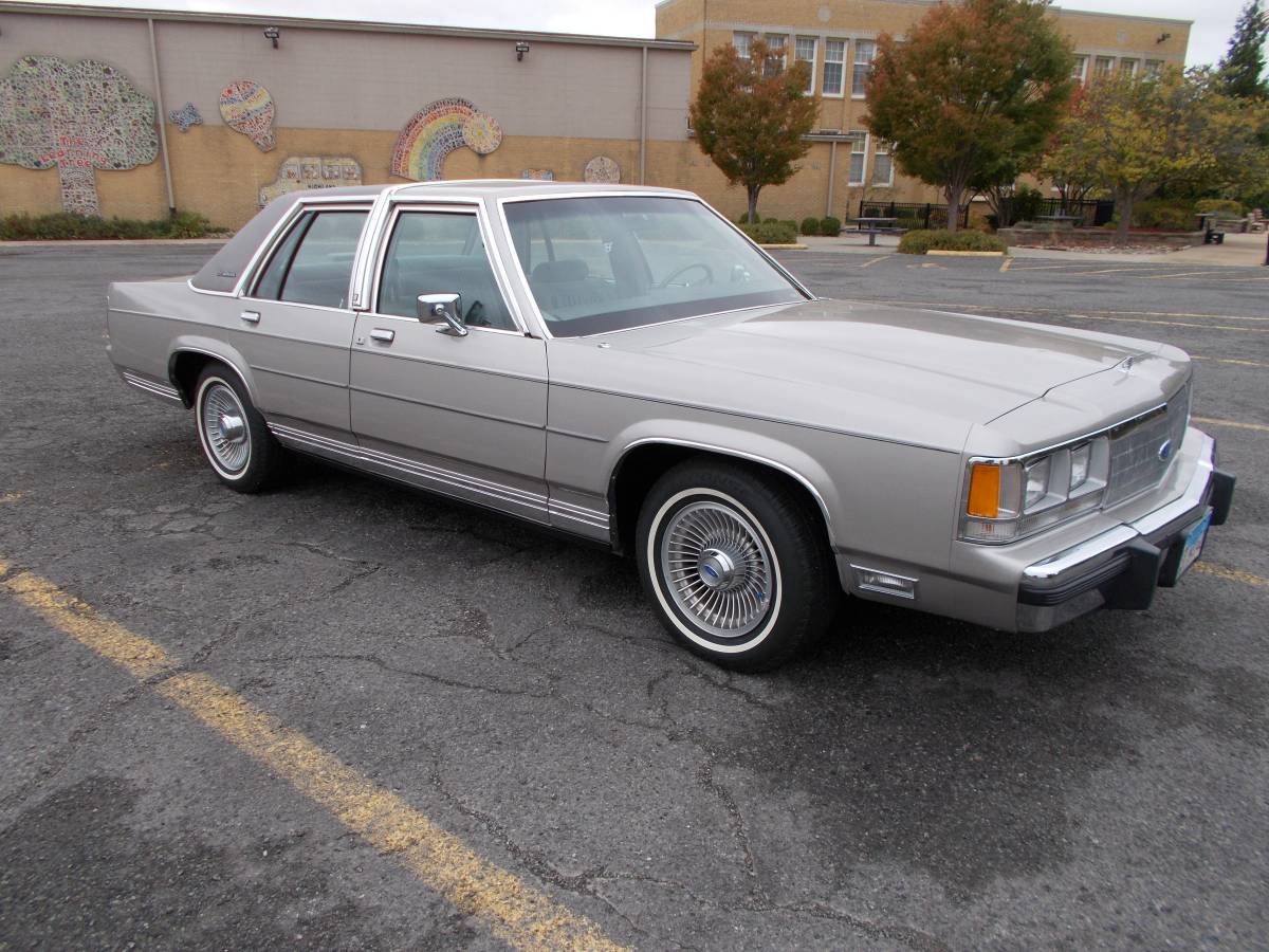 Ford-Crown-victoria-1991-1