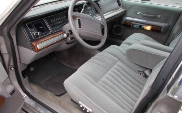 Ford-Crown-victoria-1991-6