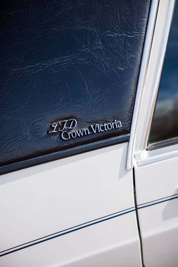 Ford-Crown-victoria-lx-1987-4