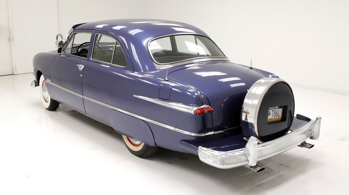 Ford-Custom-Deluxe-Berline-1951-2