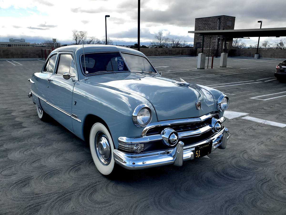 Ford-Custom-tudor-1951-1