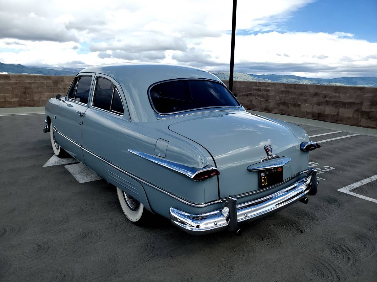 Ford-Custom-tudor-1951-2