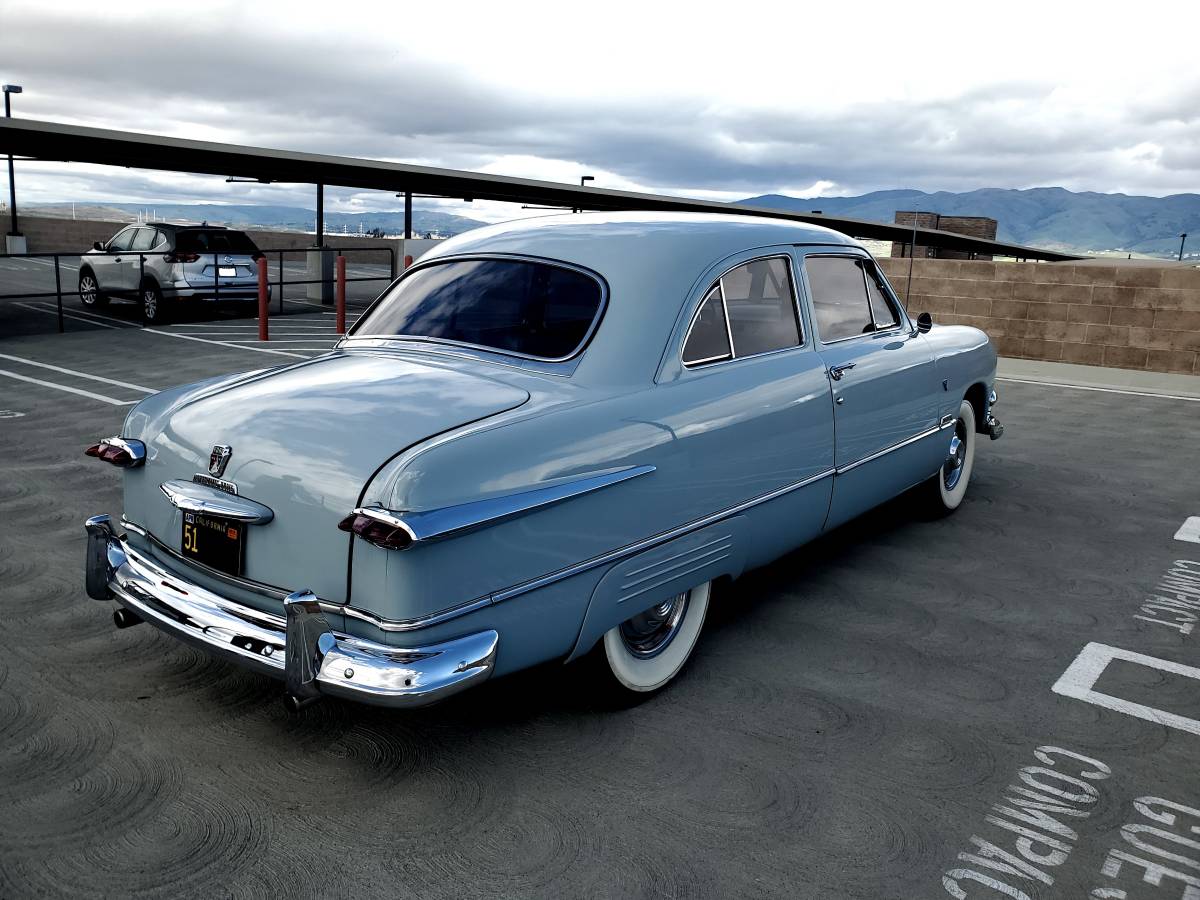 Ford-Custom-tudor-1951-3