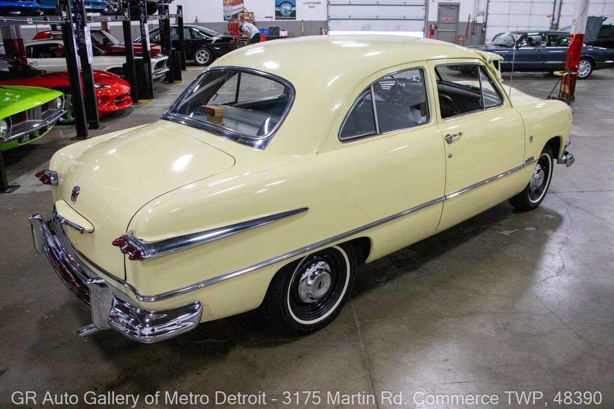 Ford-Deluxe-1951-6