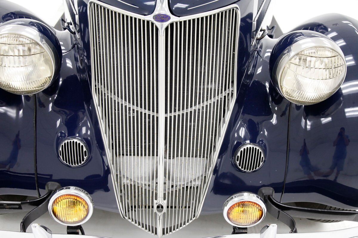 Ford-Deluxe-Berline-1936-11