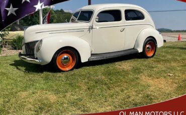 Ford-Deluxe-Berline-1939