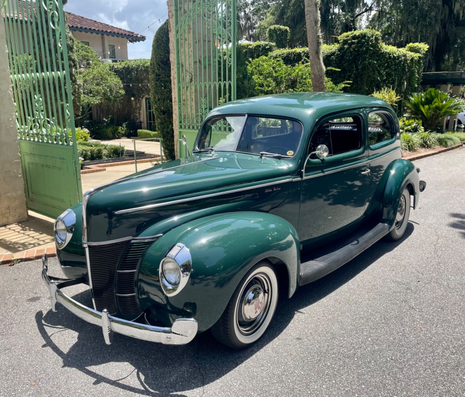 Ford-Deluxe-Berline-1940-1