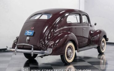 Ford-Deluxe-Berline-1940-11