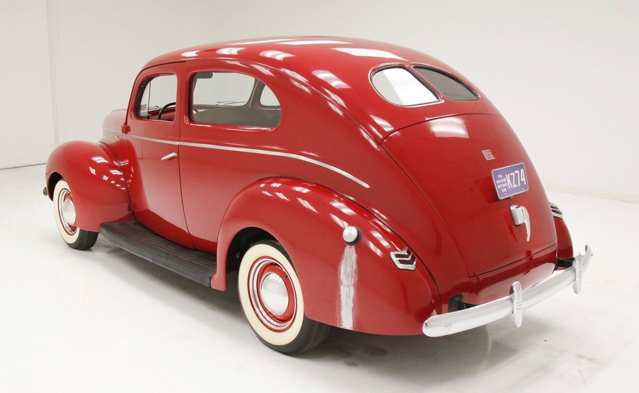 Ford-Deluxe-Berline-1940-2