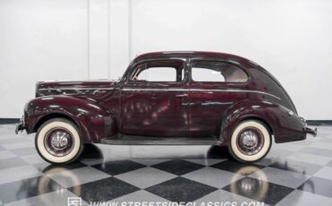 Ford-Deluxe-Berline-1940-2