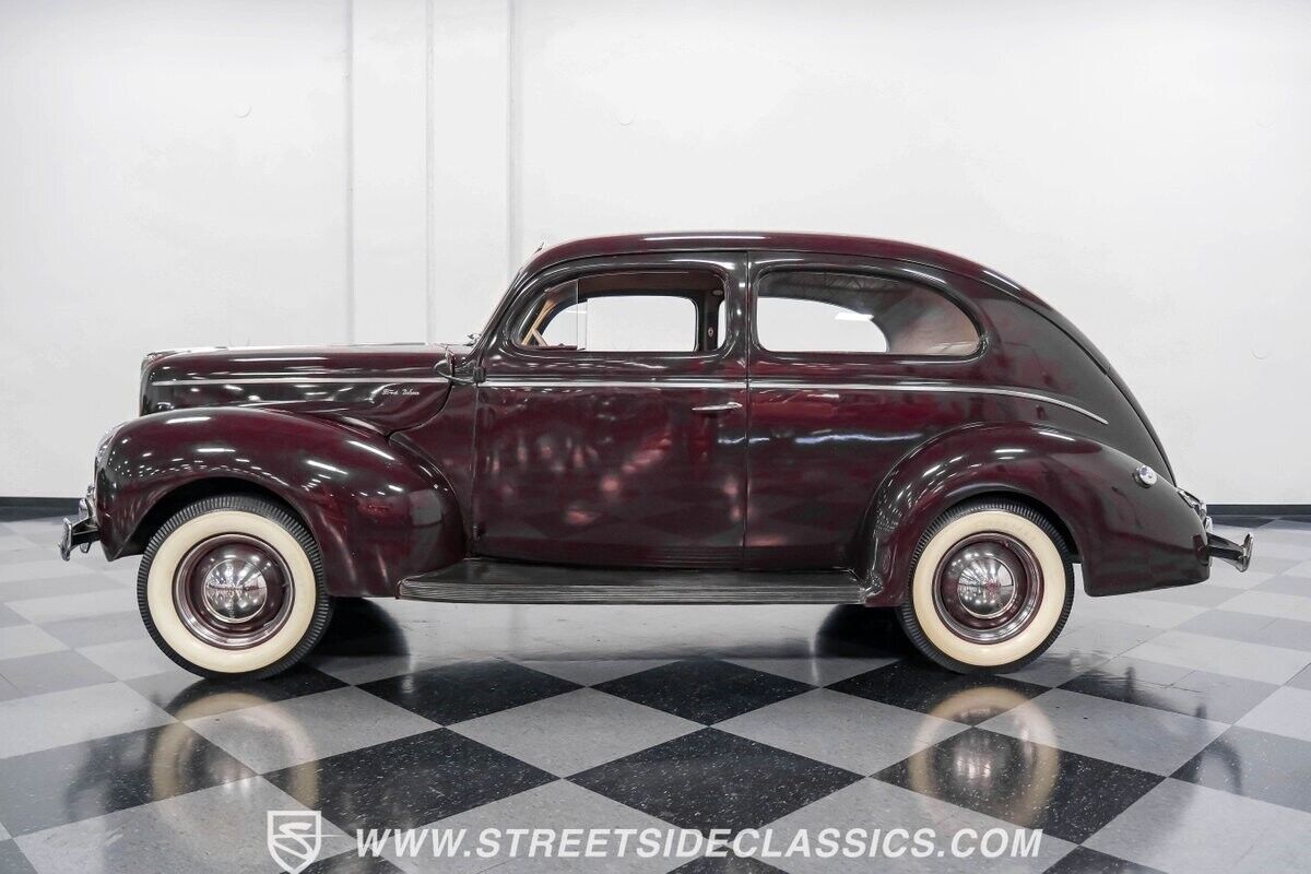 Ford-Deluxe-Berline-1940-2