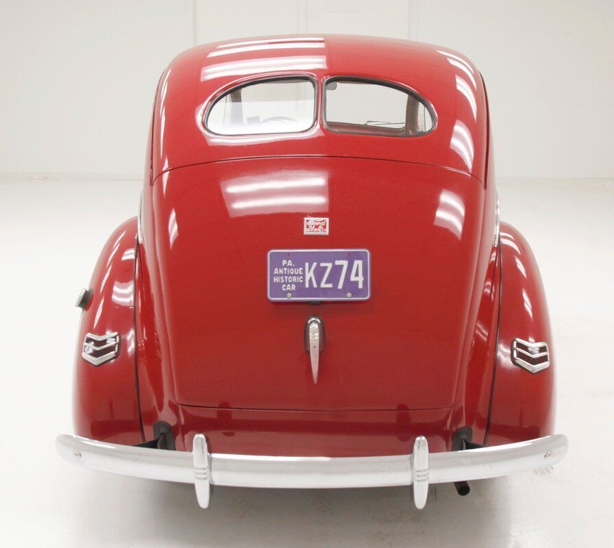 Ford-Deluxe-Berline-1940-4