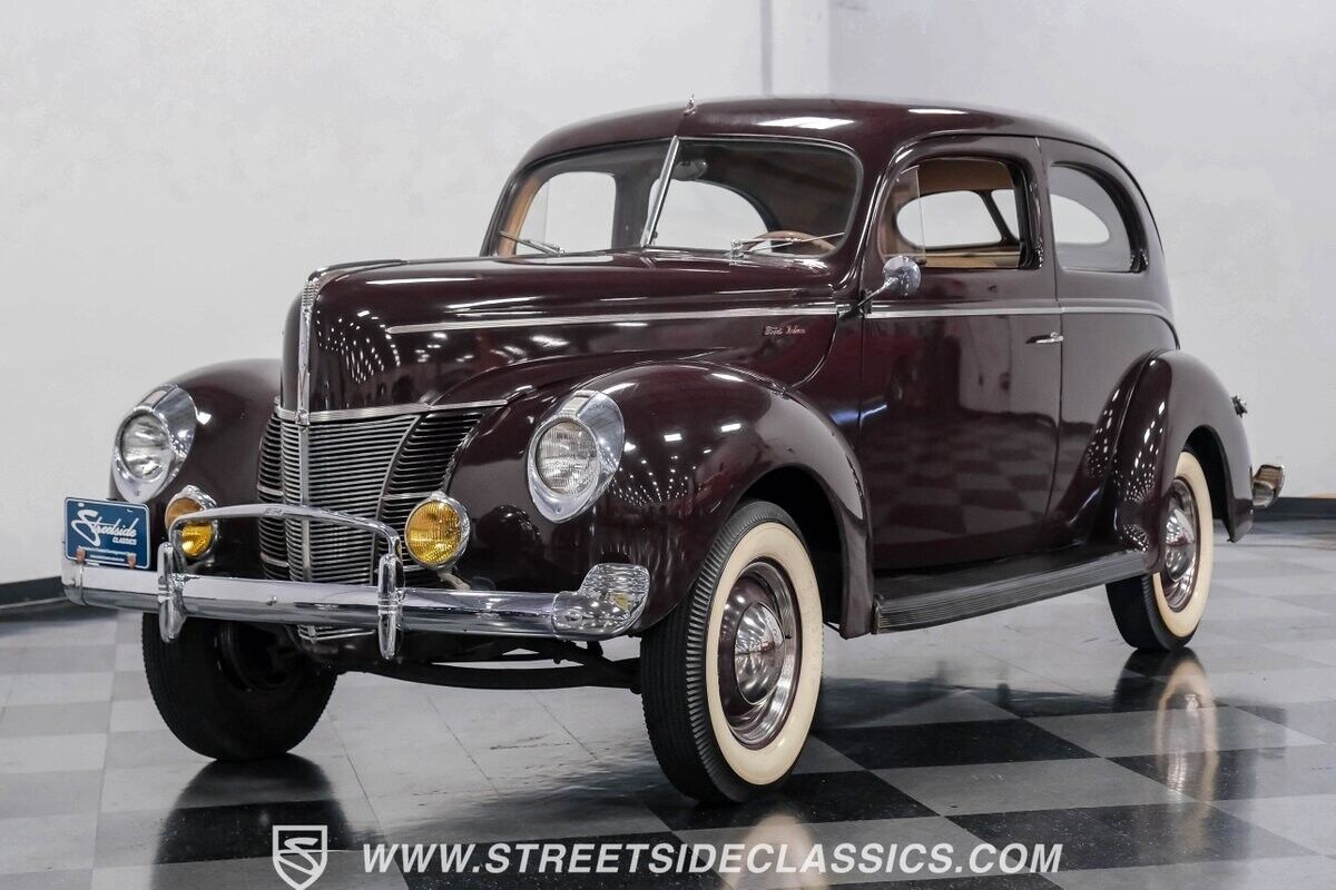 Ford-Deluxe-Berline-1940-5