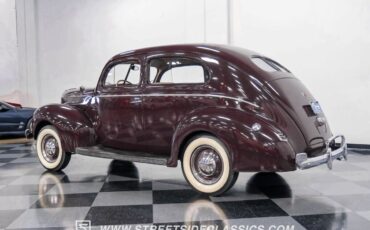 Ford-Deluxe-Berline-1940-7