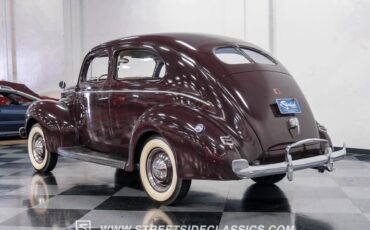 Ford-Deluxe-Berline-1940-8