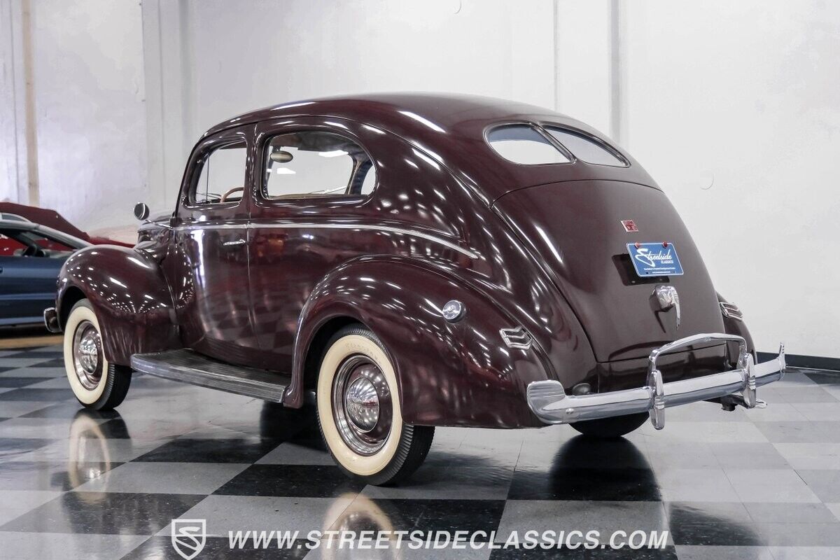 Ford-Deluxe-Berline-1940-8