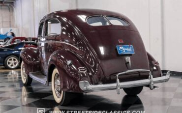 Ford-Deluxe-Berline-1940-9