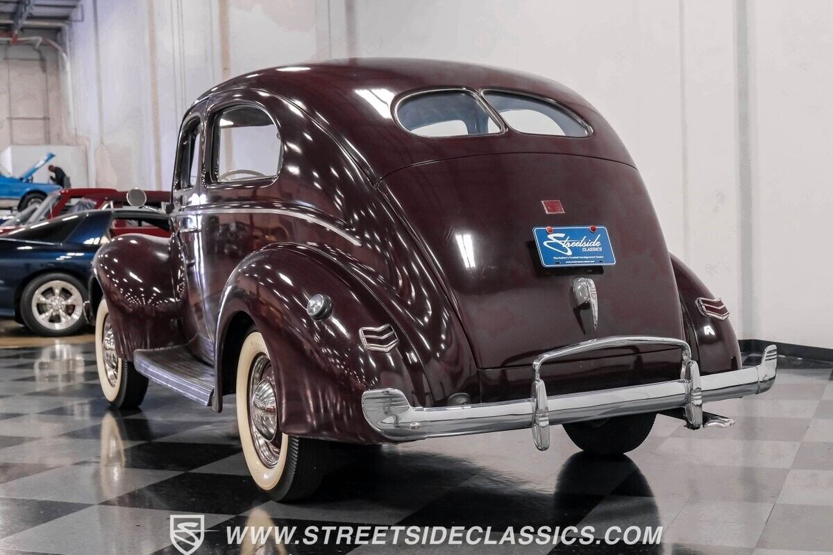 Ford-Deluxe-Berline-1940-9