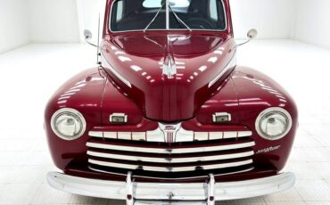 Ford-Deluxe-Berline-1947-7