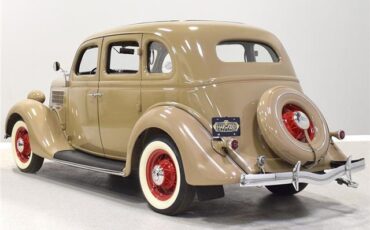 Ford-Deluxe-Fordor-Berline-1935-3