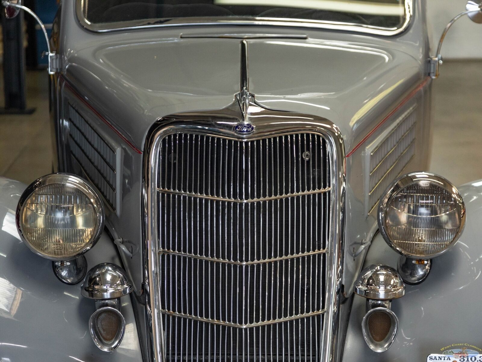 Ford-Deluxe-Tudor-1935-14