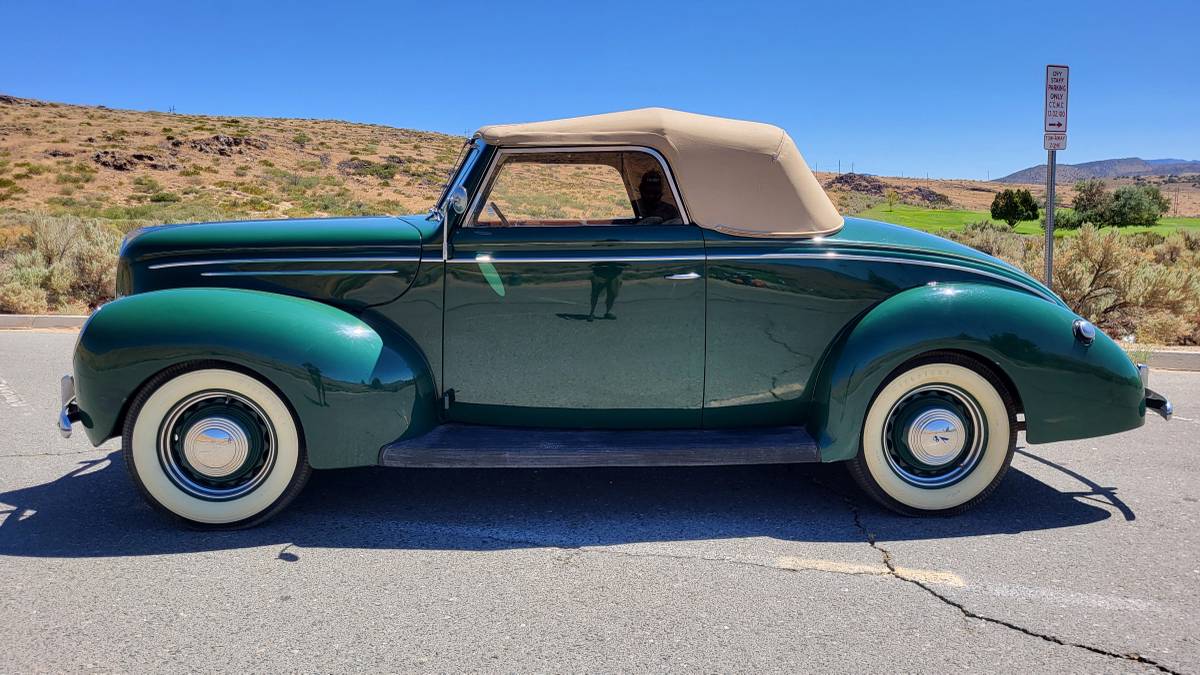 Ford-Deluxe-convertible-coupe-1939