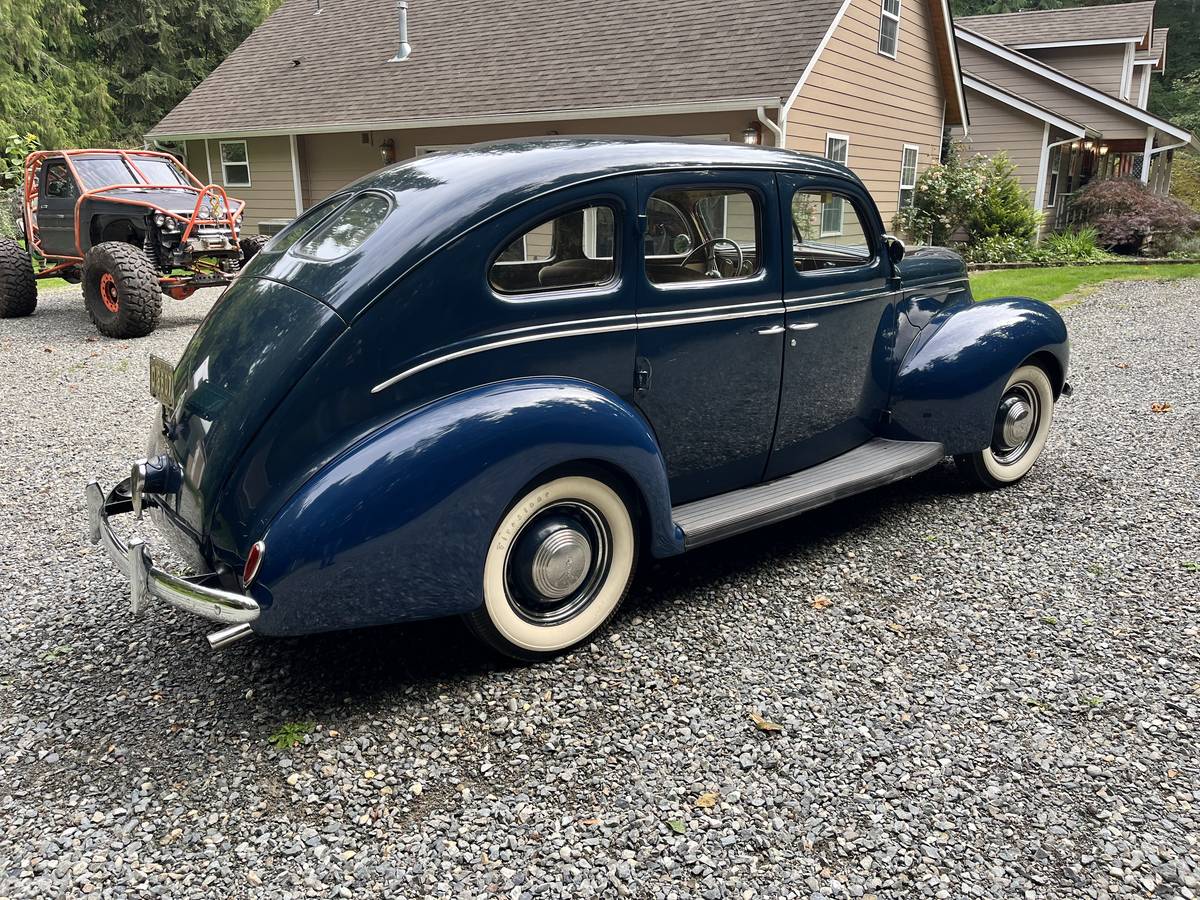 Ford-Deluxe-sedan-1939-2