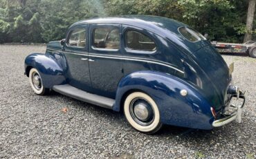 Ford-Deluxe-sedan-1939-3