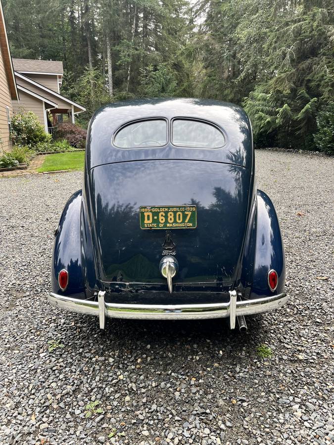 Ford-Deluxe-sedan-1939-5