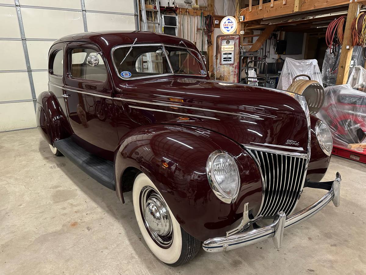 Ford-Deluxe-tudor-1939-17