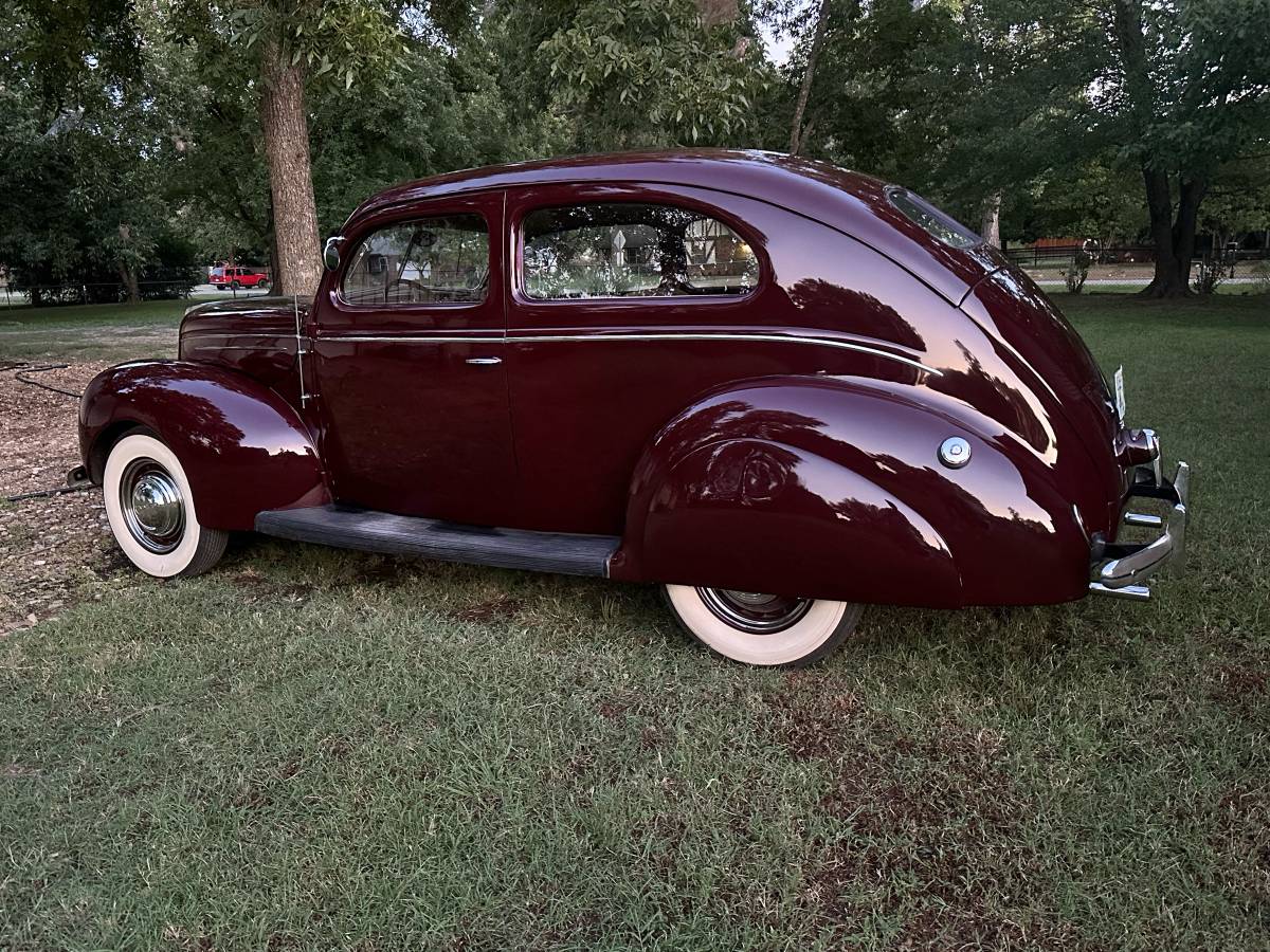 Ford-Deluxe-tudor-1939-18