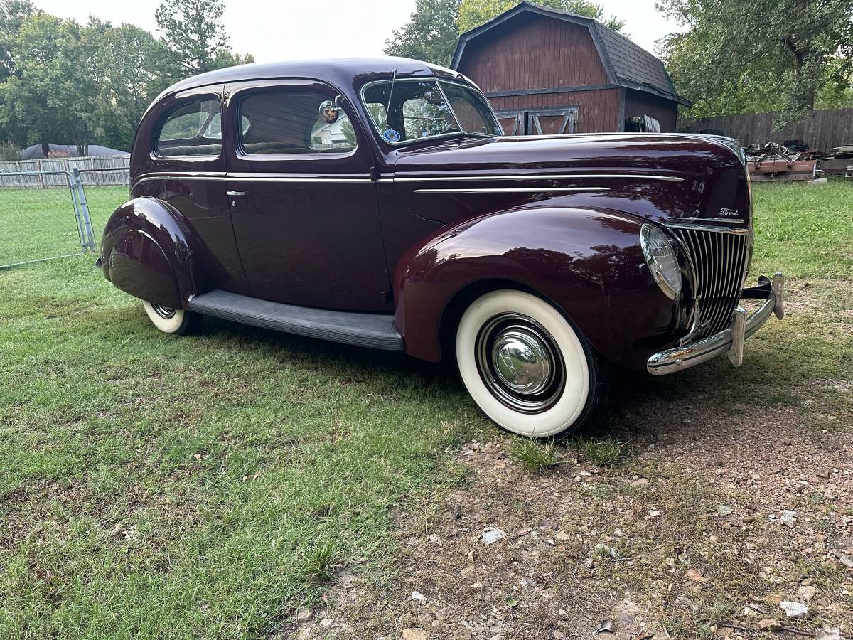 Ford-Deluxe-tudor-1939-2