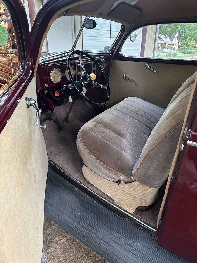 Ford-Deluxe-tudor-1939-8