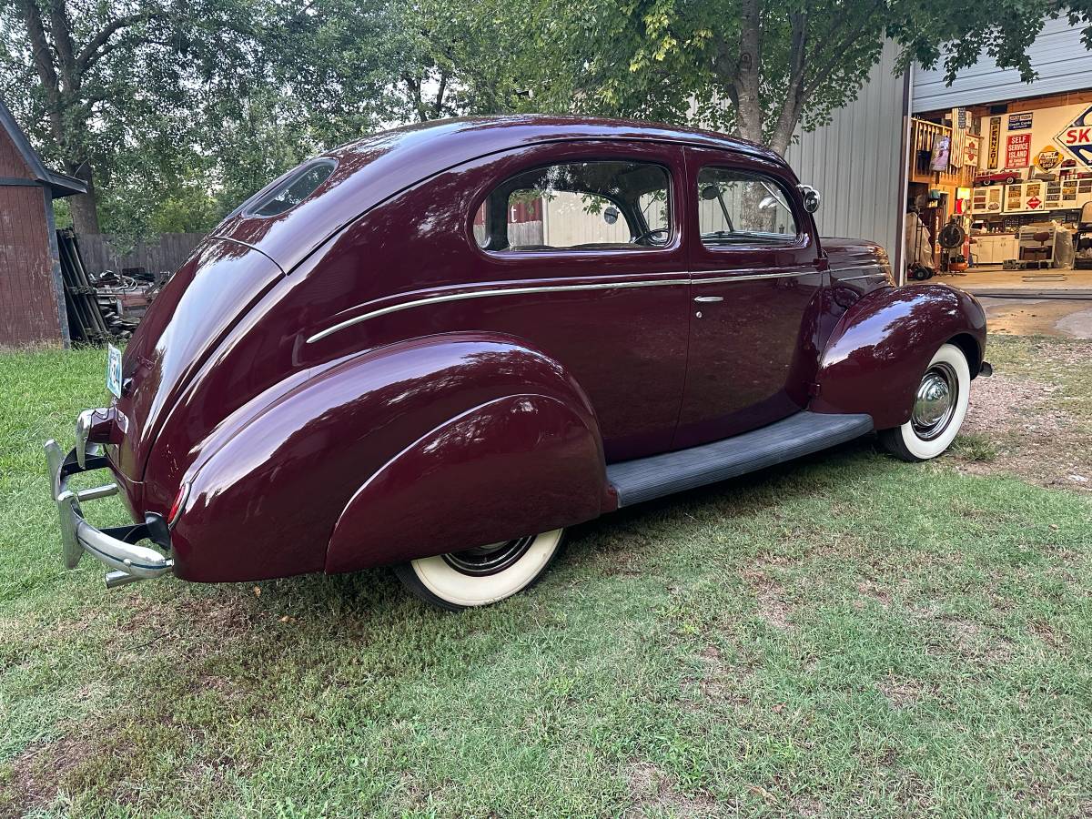 Ford-Deluxe-tudor-1939