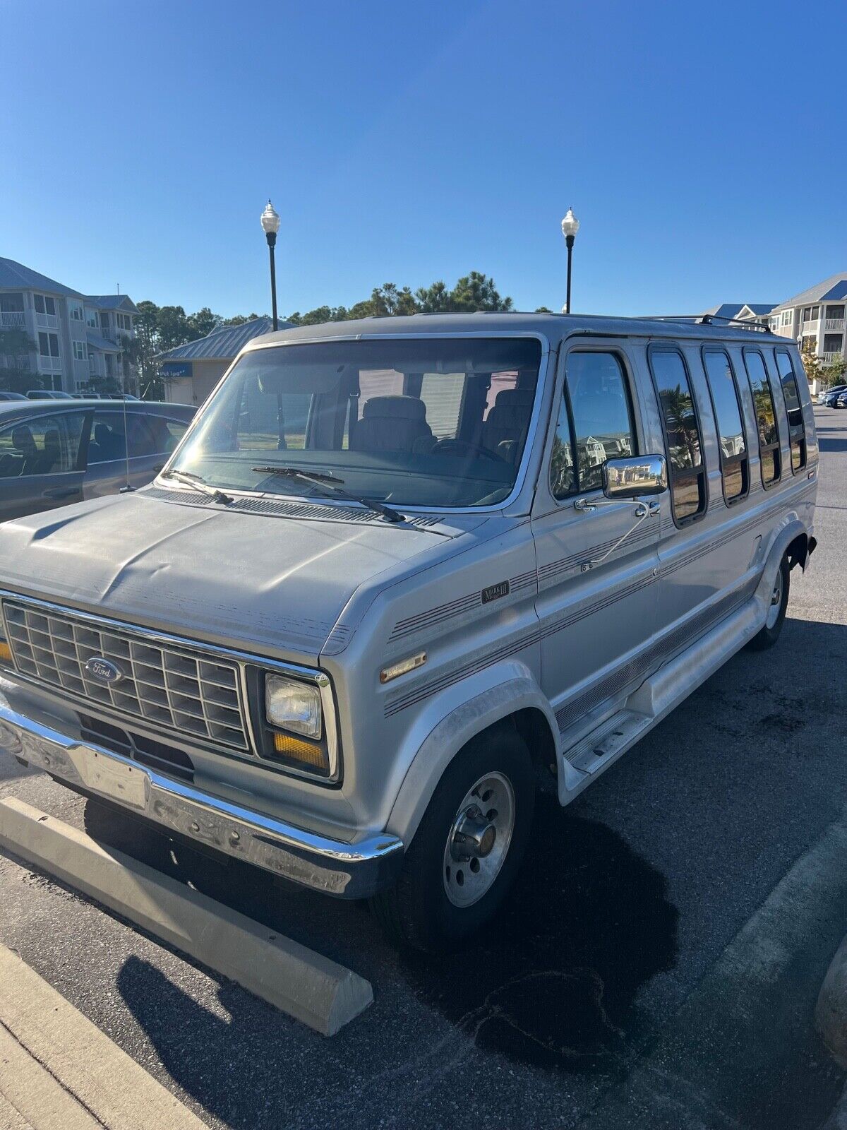 Ford-E-Series-Van-1991-1