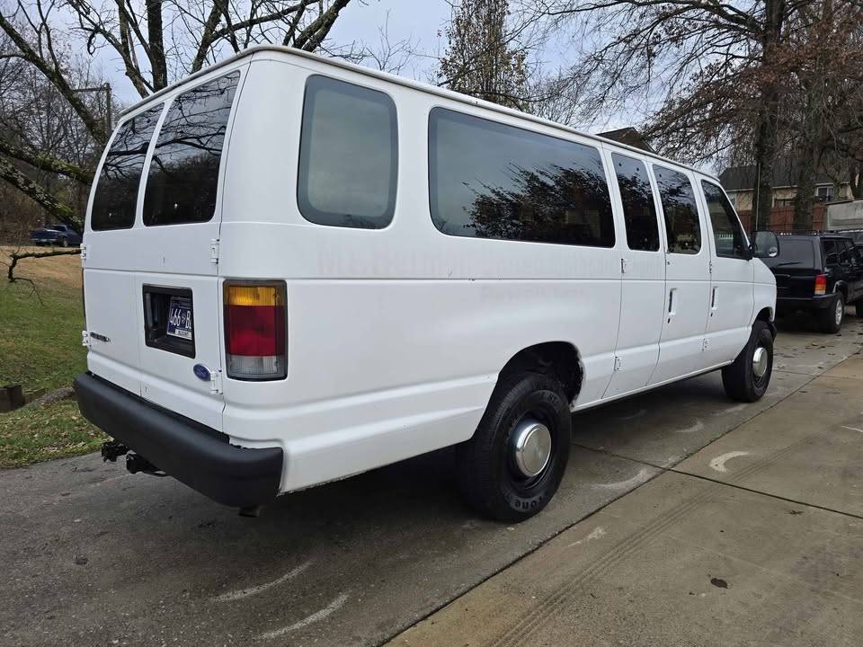 Ford-Econoline-e350-diesel-1993-2