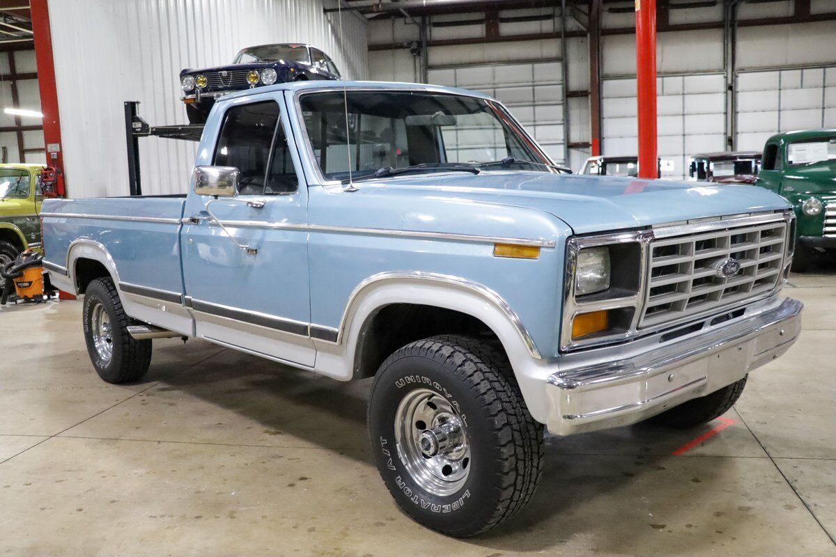 Ford-F-150-Pickup-1983-11