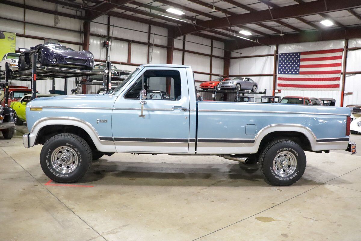 Ford-F-150-Pickup-1983-3