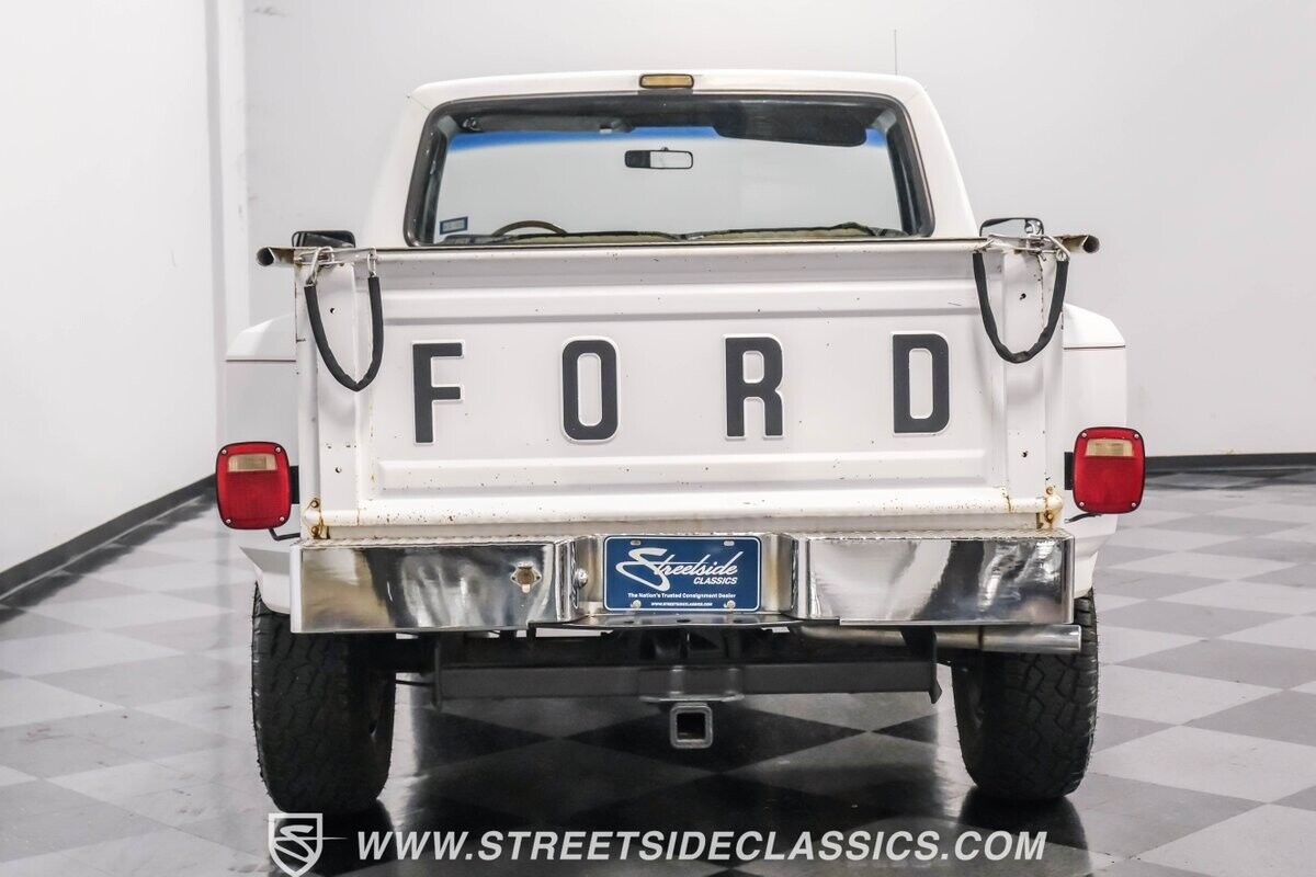 Ford-F-150-Pickup-1984-11