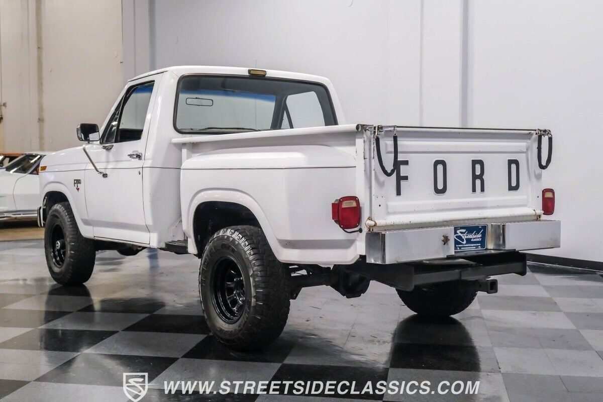 Ford-F-150-Pickup-1984-9