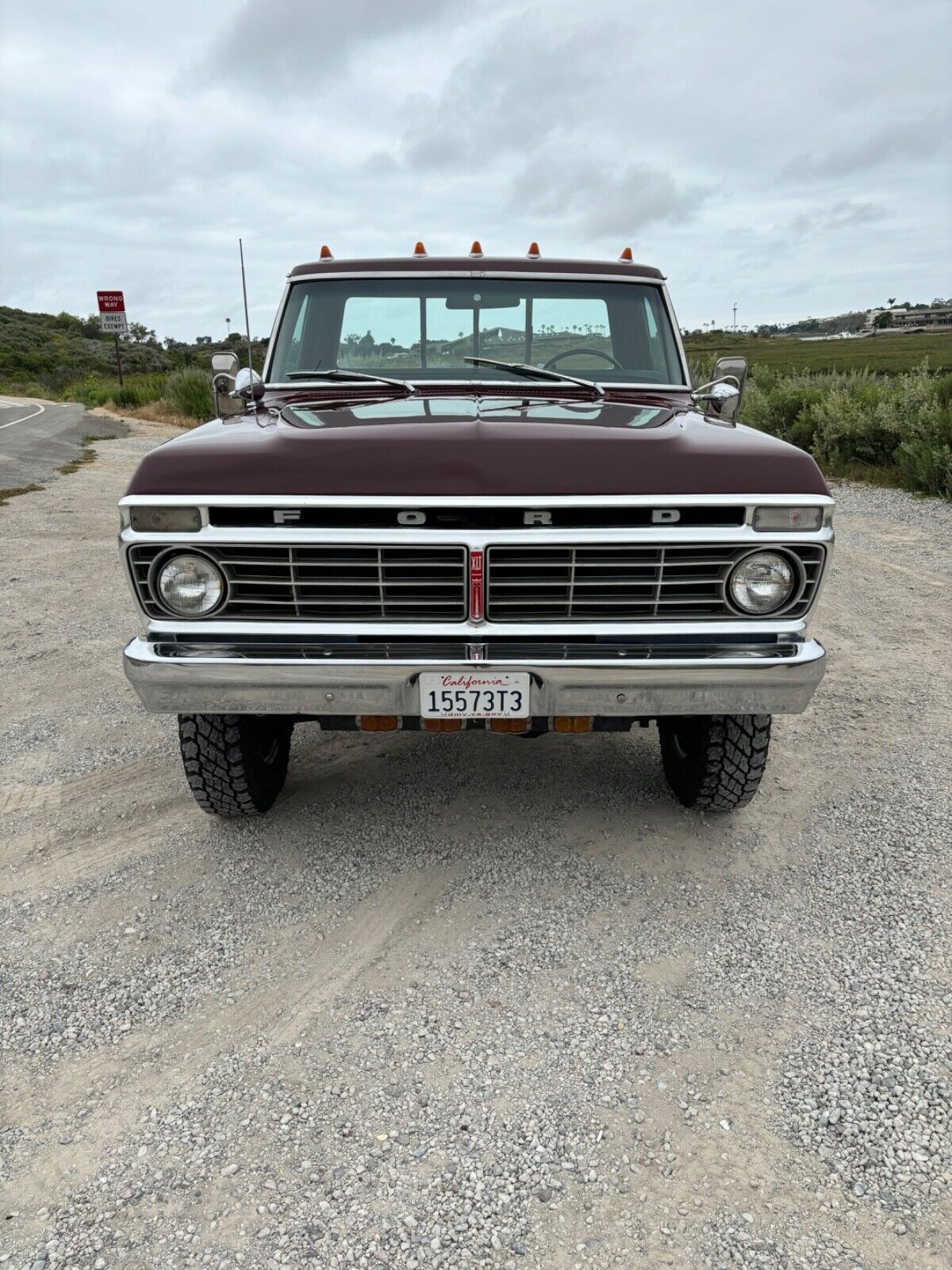 Ford-F-250-1975-1