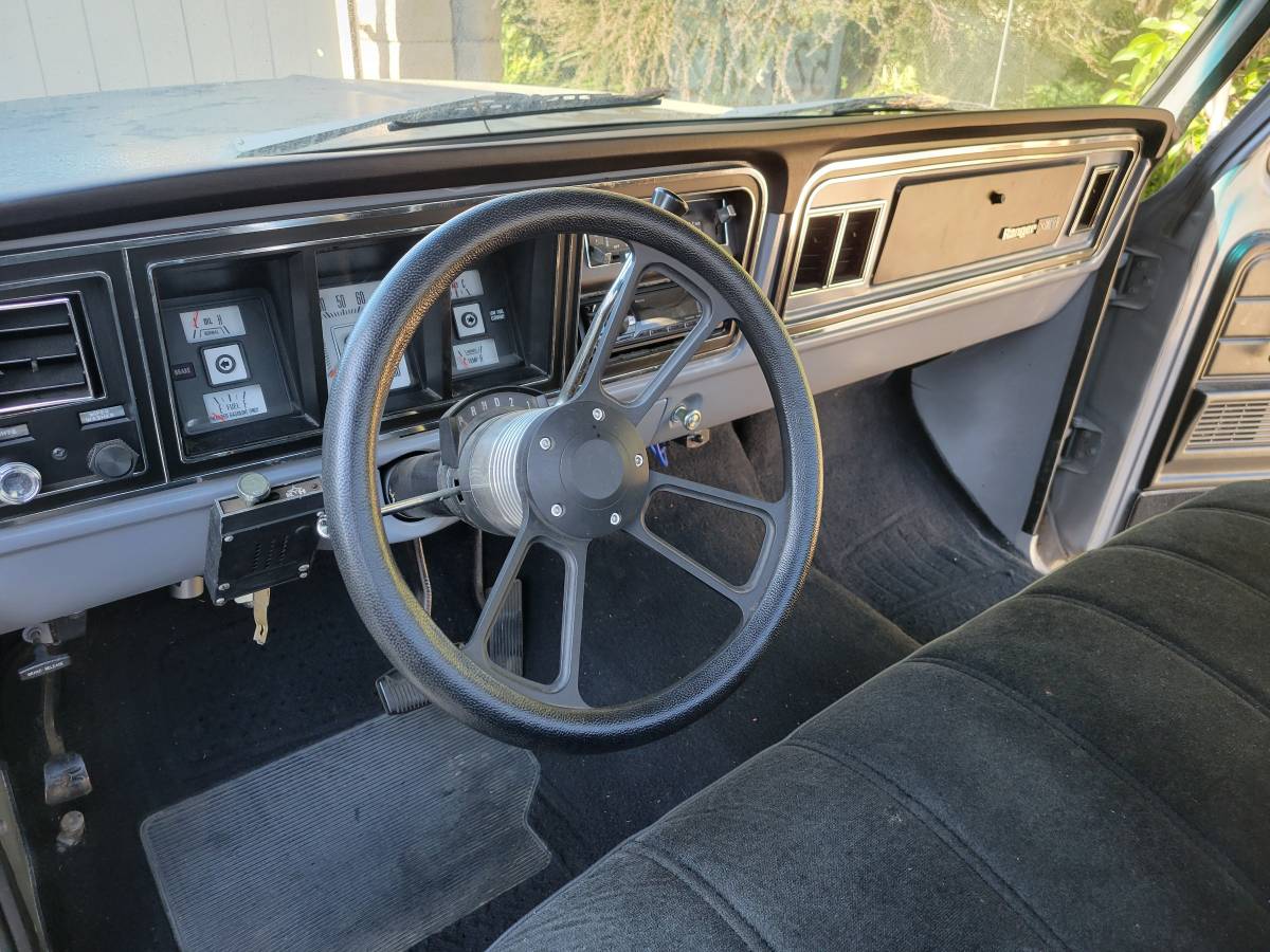 Ford-F-250-1975-7