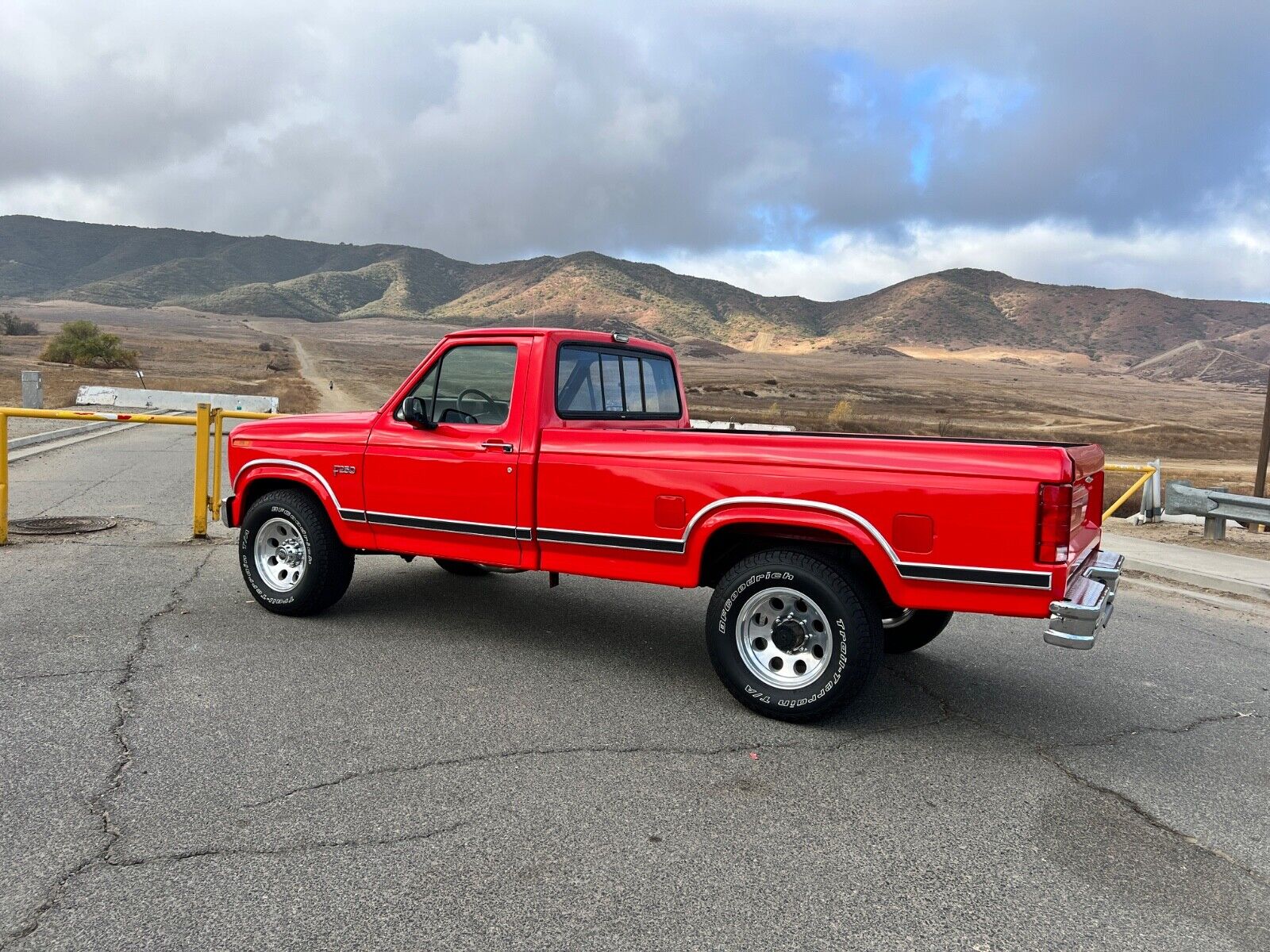 Ford-F-250-1986-8