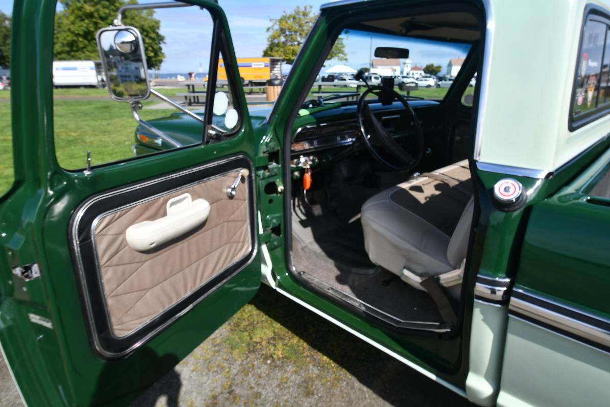 Ford-F-250-camper-special-1971-16