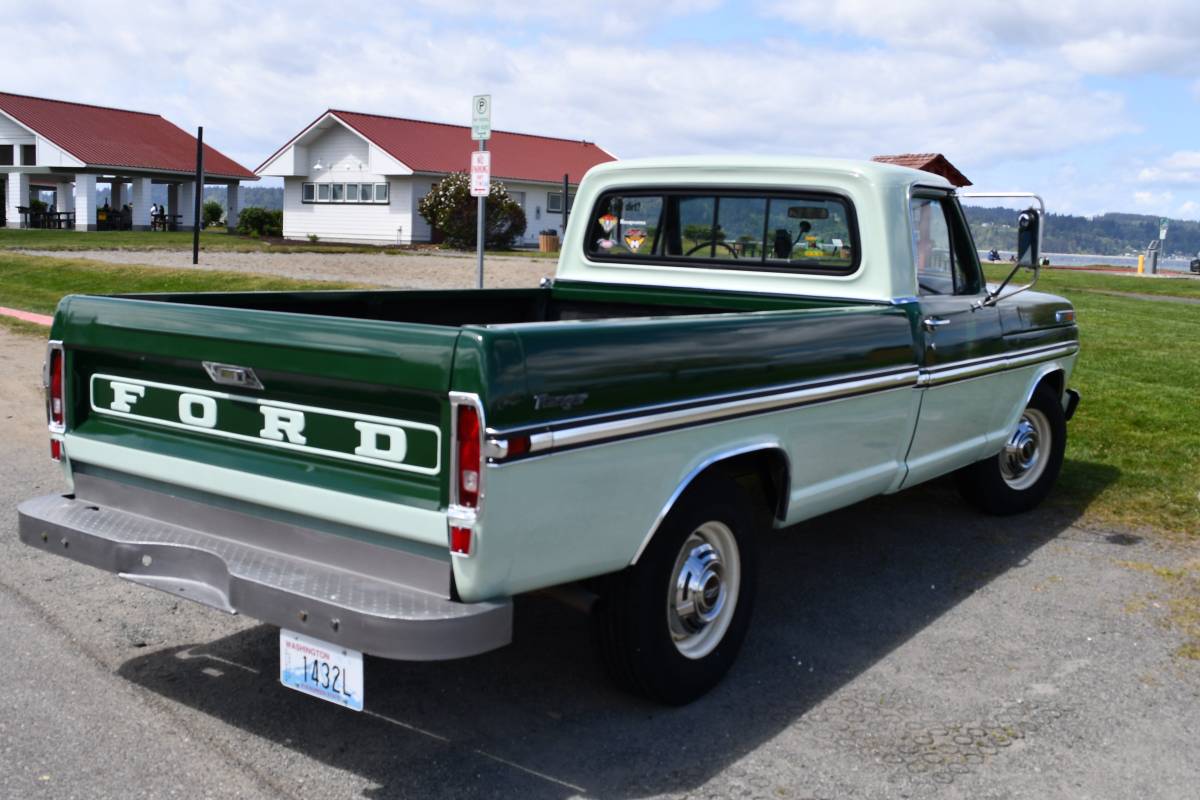 Ford-F-250-camper-special-1971-3