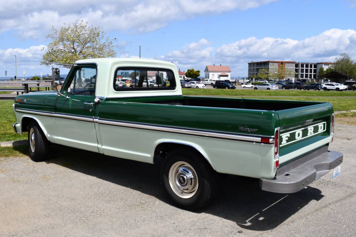 Ford-F-250-camper-special-1971-4