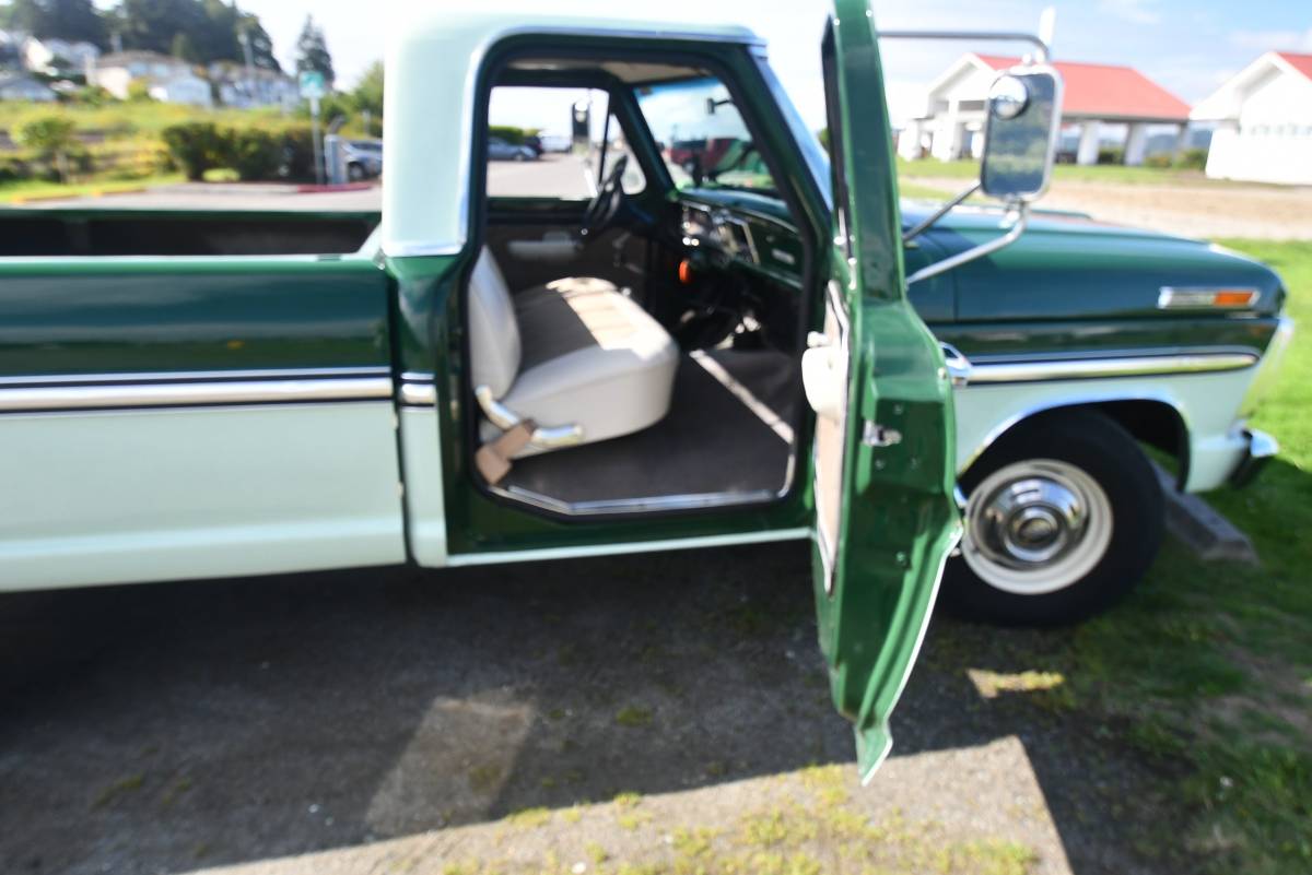 Ford-F-250-camper-special-1971-9