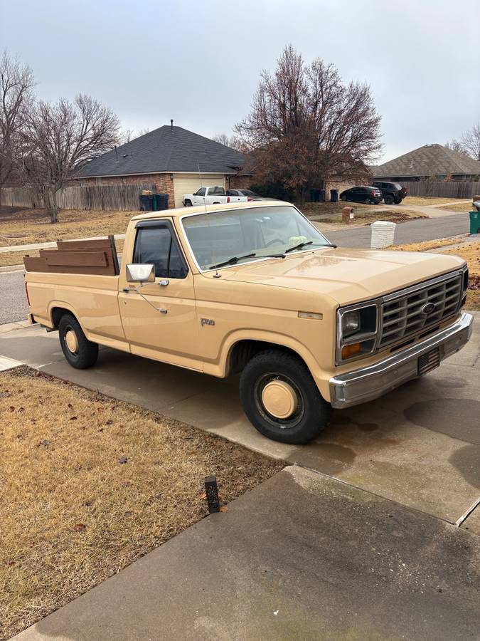 Ford-F100-2dr-long-bed-1982