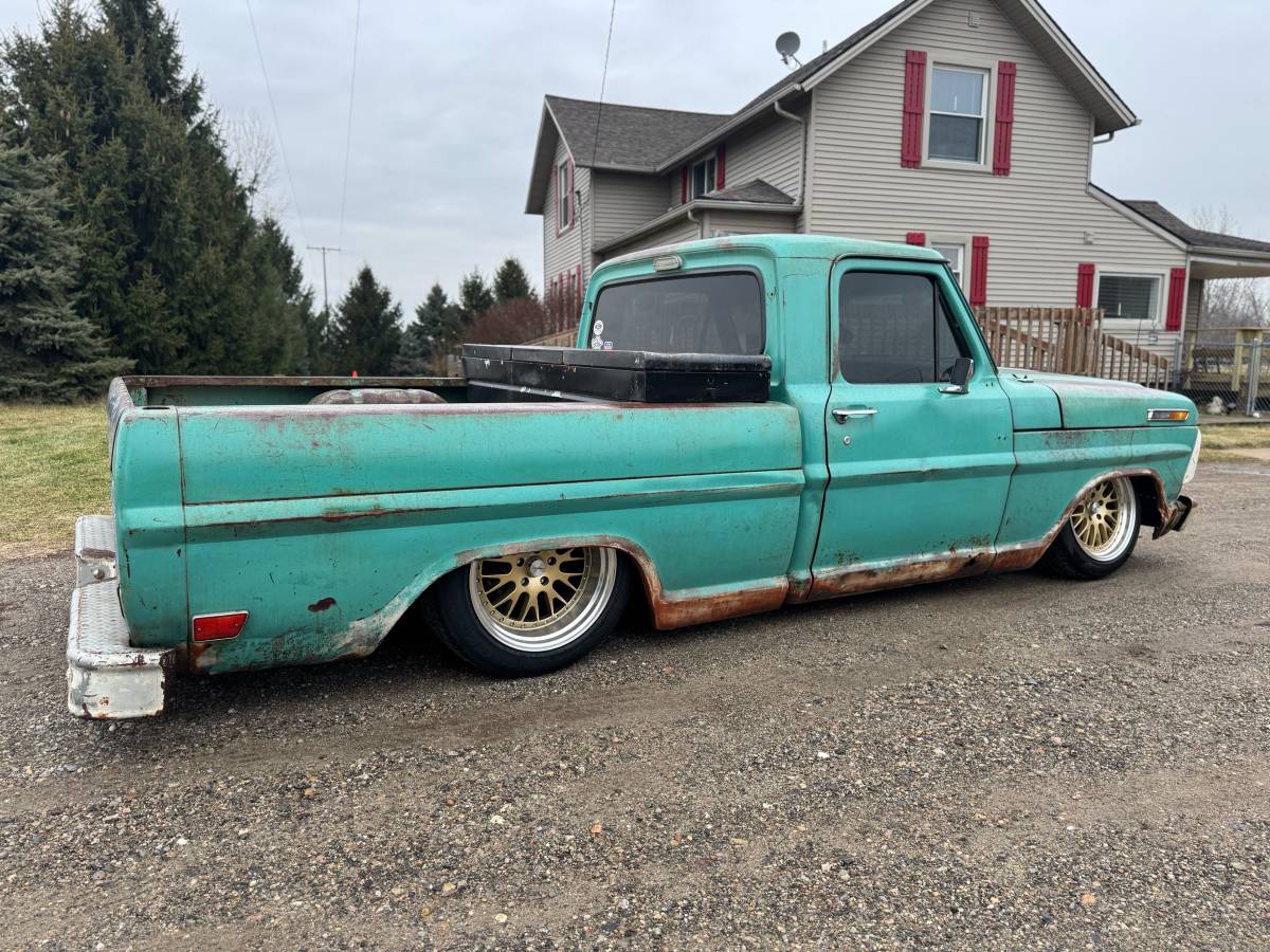 Ford-F100-pickup-1969-2